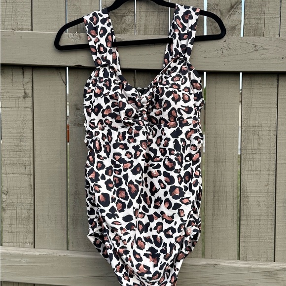 Summer Mae Leopard Print One-Piece Swimsuit Size Large - Picture 2 of 5